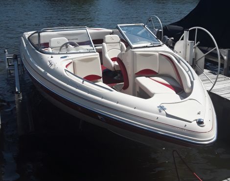 Boats For Sale in Fontana, WI by owner | 2004 23 foot Glastron Open bow